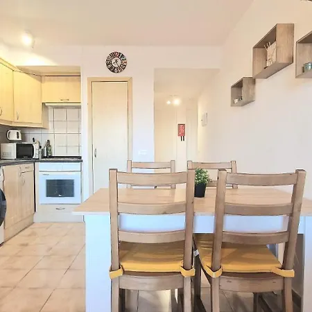 Spacious 3-bedroom Apartment, Ac, Priv Parking, Heated Pool & Ocean View In Castle Harbour, Arona Daire