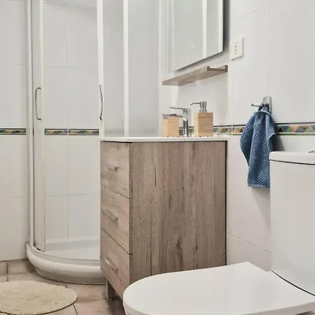 Daire Spacious 3-bedroom Apartment, Ac, Priv Parking, Heated Pool & Ocean View In Castle Harbour, Arona *