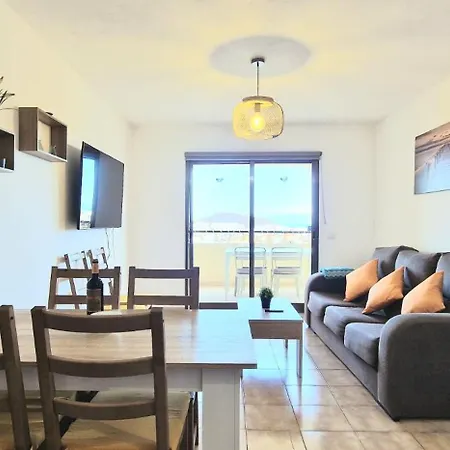 Spacious 3-bedroom Apartment, Ac, Priv Parking, Heated Pool & Ocean View In Castle Harbour, Arona Daire *