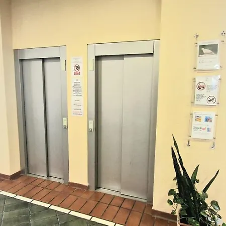 Spacious 3-bedroom Apartment, Ac, Priv Parking, Heated Pool & Ocean View In Castle Harbour, Arona *