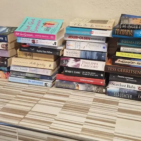 Spacious 3-bedroom Apartment, Ac, Priv Parking, Heated Pool & Ocean View In Castle Harbour, Arona Daire *