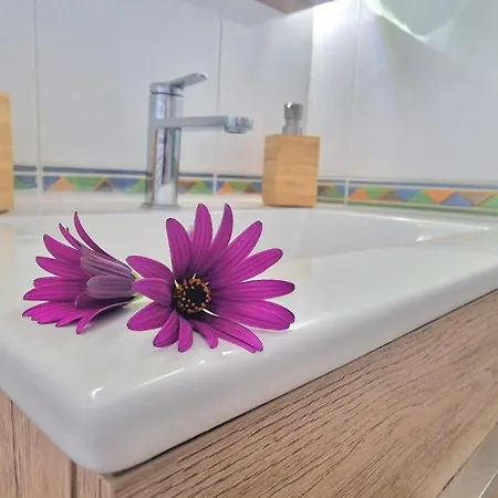 Daire Spacious 3-bedroom Apartment, Ac, Priv Parking, Heated Pool & Ocean View In Castle Harbour, Arona *